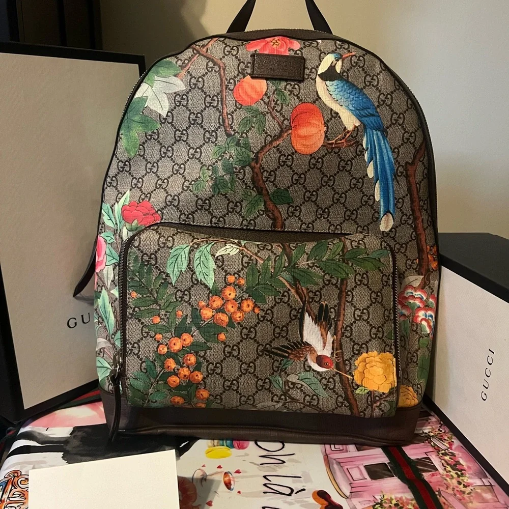 🎈🎈🎈GG Supreme Canvas. Multiple Colors 100% Authentic Gucci - Picture 3 of 6